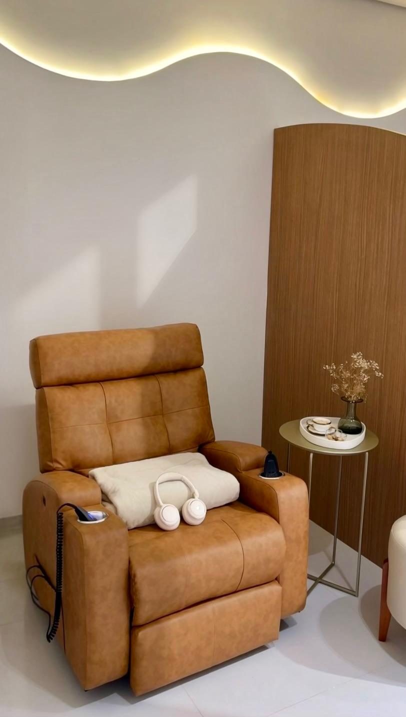 Ambiente de descanso e acolhimento com poltrona na Favorito Saúde